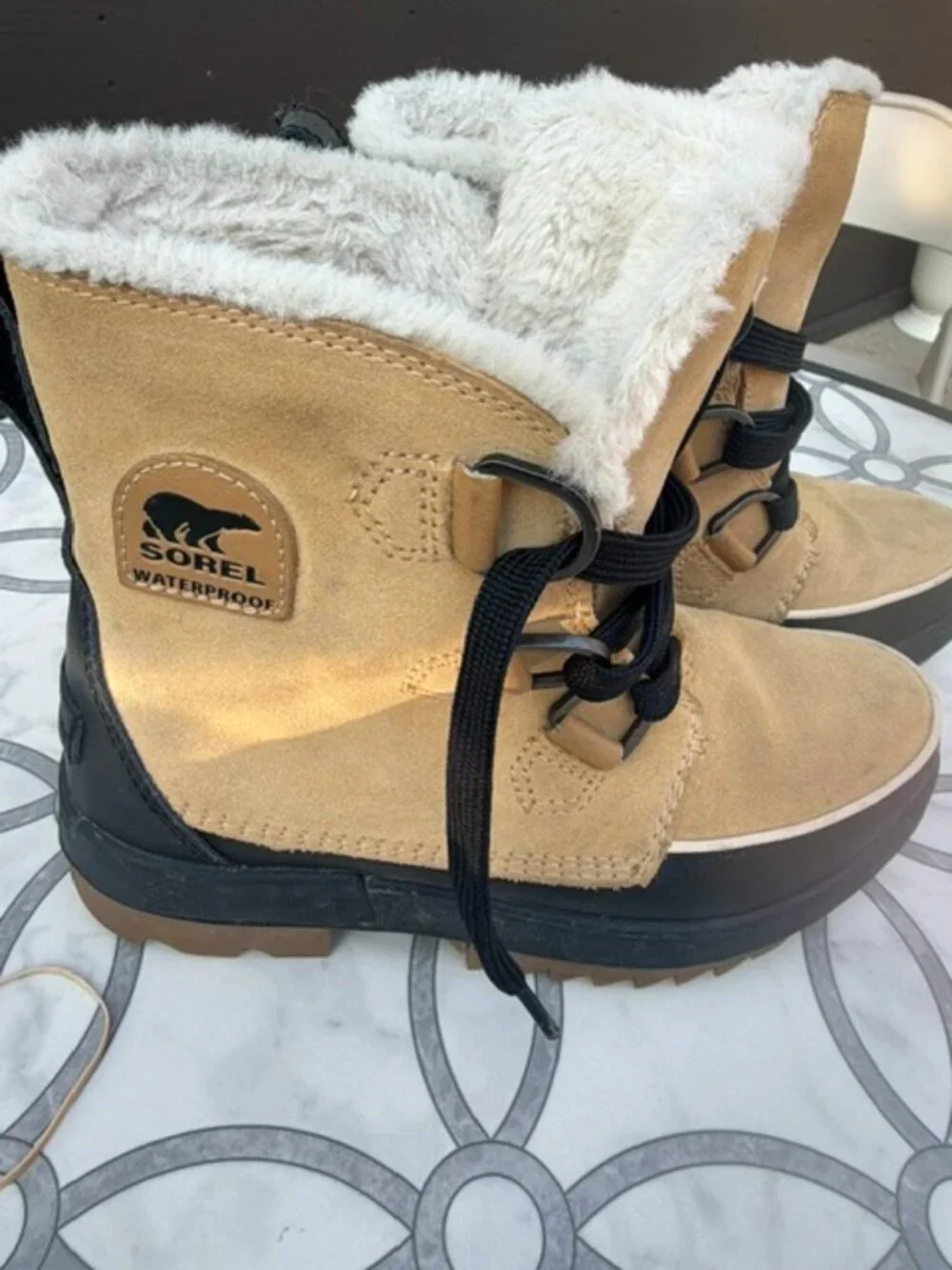 Used Sorel women boots in size 8 Water Proof Snow Rain Boots for Winter